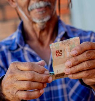 Salário mínimo de 2025 muda valor do BPC e choca idosos com mais de 65 anos