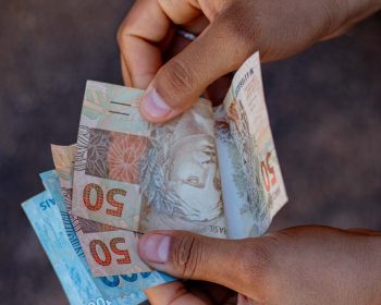 Salário mínimo é reajustado para R$ 1.502; veja detalhes da mudança anunciada em 2024