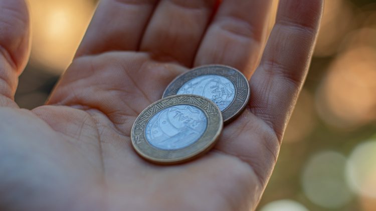 Conheça a cidade do Rio que tem MOEDA própria e projeto de renda básica