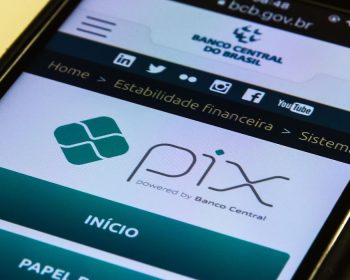 LULA anuncia limite de R$ 200 para fazer pix em aparelhos celulares mais novos; regra começa ainda em 2024