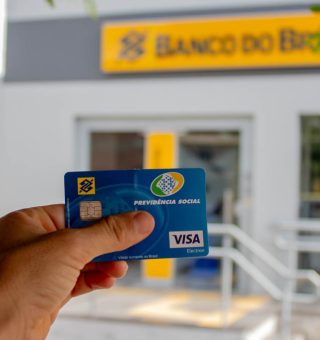 Decisão assinada pelo governo afeta todos os beneficiários do BPC que recebem R$1.412 ou mais