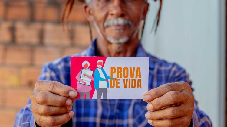 Idosos do INSS são convocados para fazer recadastramento da prova de vida