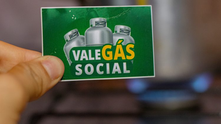Tem Auxílio-Gás em julho? Descubra se você vai poder sacar o benefício neste mês