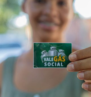 Auxílio-gás cai na conta de inscritos no CadÚnico nesta semana e valor do vale é de R$ 102