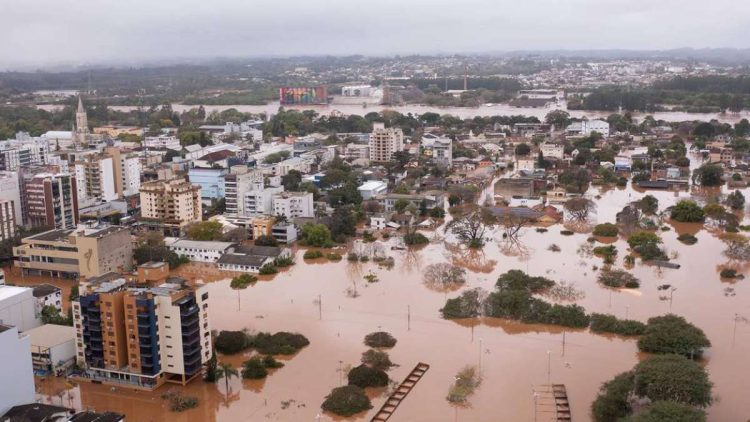 Enchentes no RS: governo cria canal oficial para receber doações dos brasileiros