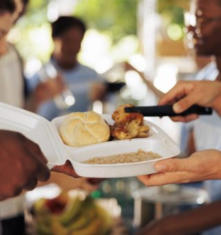 Paulistanos de baixa renda recebem 30 toneladas de alimentos pelo programa PAA