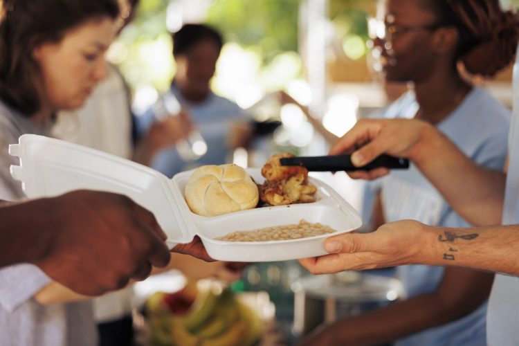 Paulistanos de baixa renda recebem 30 toneladas de alimentos pelo programa PAA