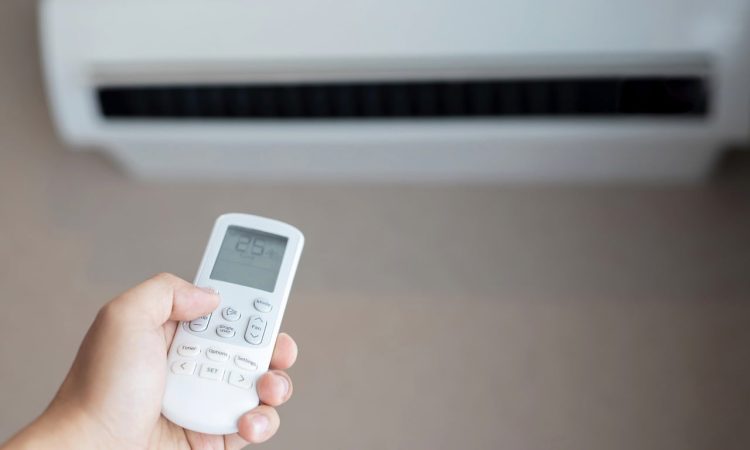 Quanto custa deixar o ar-condicionado ligado por 2, 5, 8 e 10 horas por dia? Veja o impacto real na conta de luz