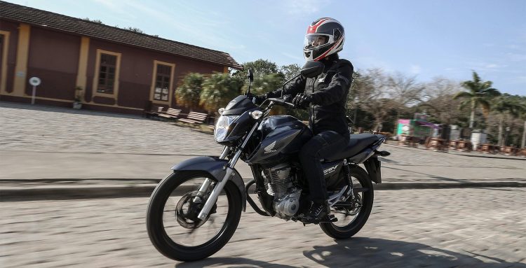 Governo de SP alerta sobre novo chip obrigatório para motoristas de app; entenda o que muda