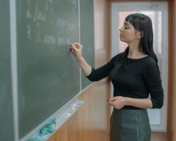 Professor pode APOSENTAR mais cedo? Descubra o que é MITO e o que é FATO!