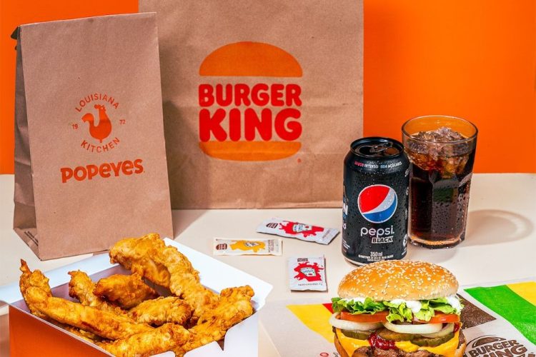 Burger King e Popeyes dão lanches de graça nesta quinta-feira (31/11); Veja como pegar o seu