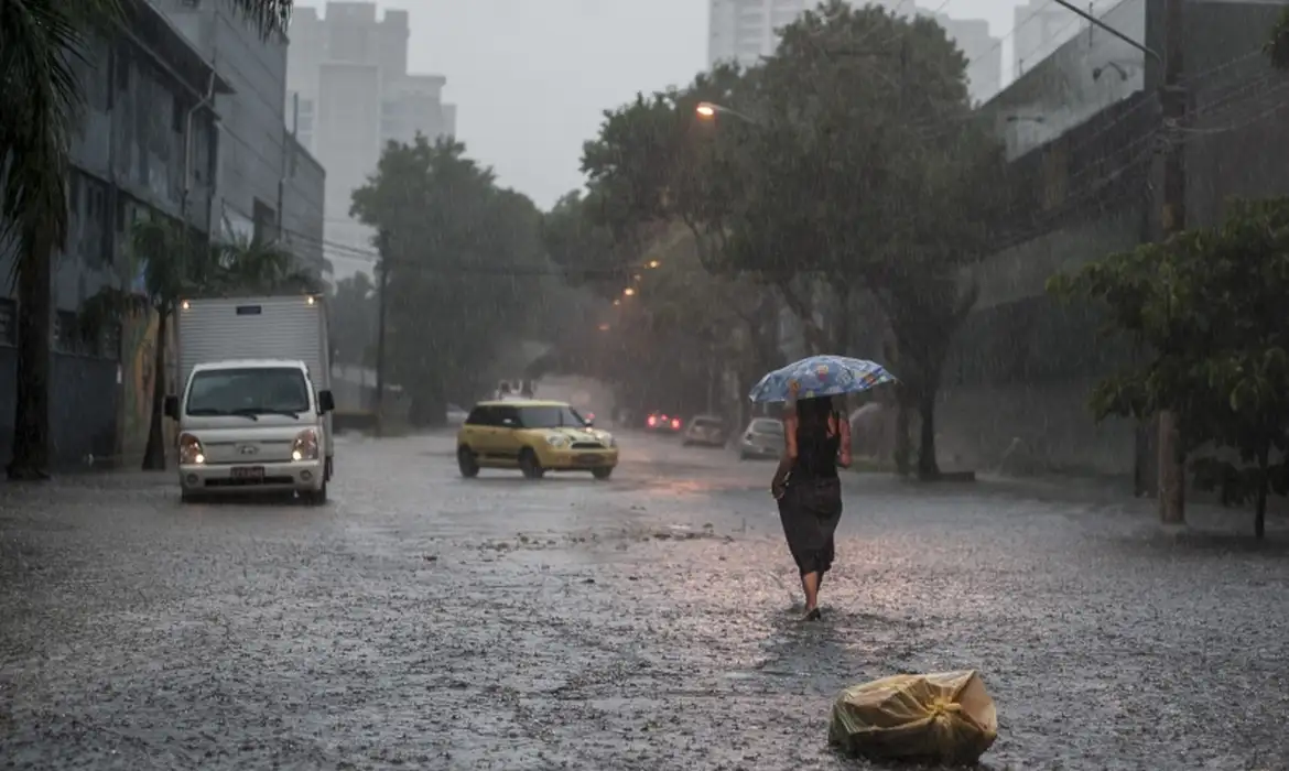 Chuvas no Recife: veja quais serviços foram suspensos nesta quinta-feira (06/02)