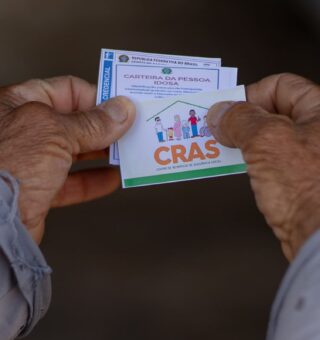 Inscrição no CadÚnico dá acesso direto aos benefícios sociais? Veja a verdade