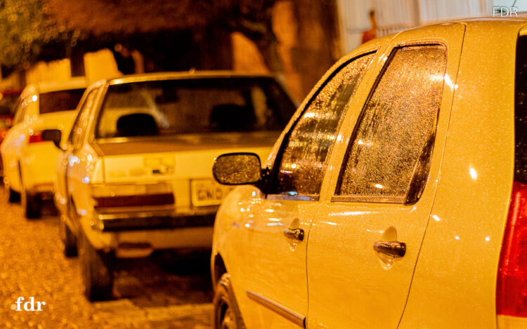 Taxistas e Motoristas de app podem ser ISENTOS da tarifa de estacionamento; confira projeto