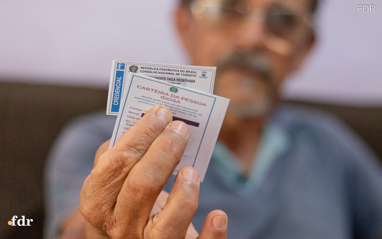 Idoso acima de 60 anos fazem festa com a chegada de 2025 e a liberação de novos benefícios