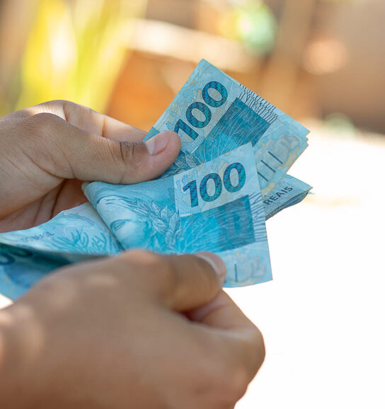 Salário mínimo regional sobe para R$ 2,4 mil; confira quem será beneficiado