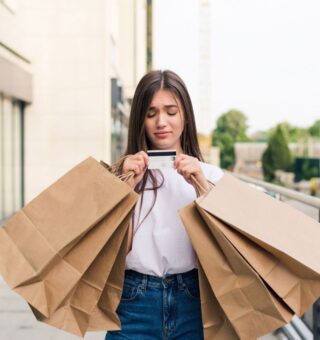 Como controlar as despesas de fim de ano: dicas para celebrar sem estourar o orçamento