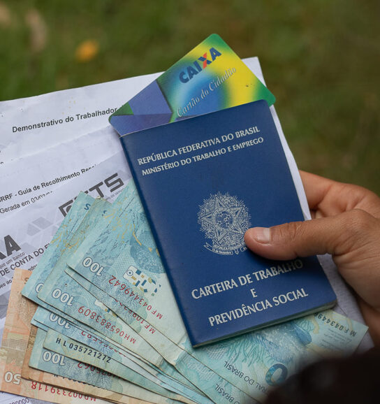 Tarifaço e Trump pode impactar empregos, INSS e até FGTS; entenda como