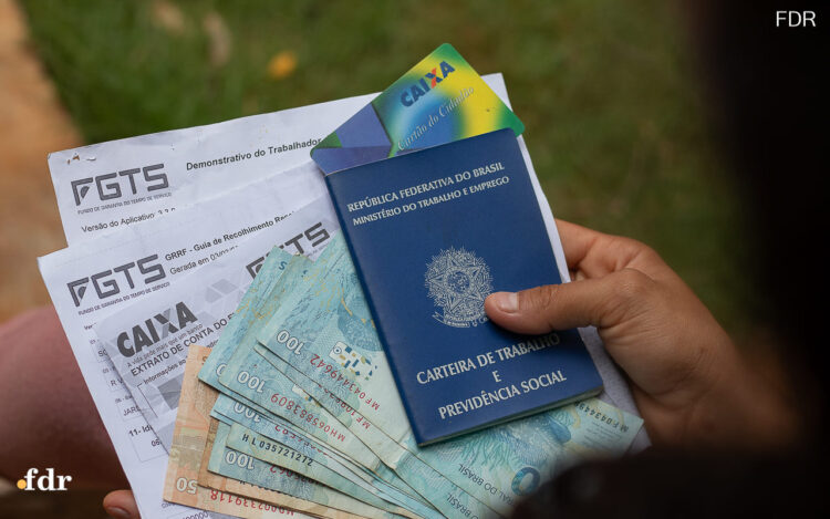 Tarifaço e Trump pode impactar empregos, INSS e até FGTS; entenda como