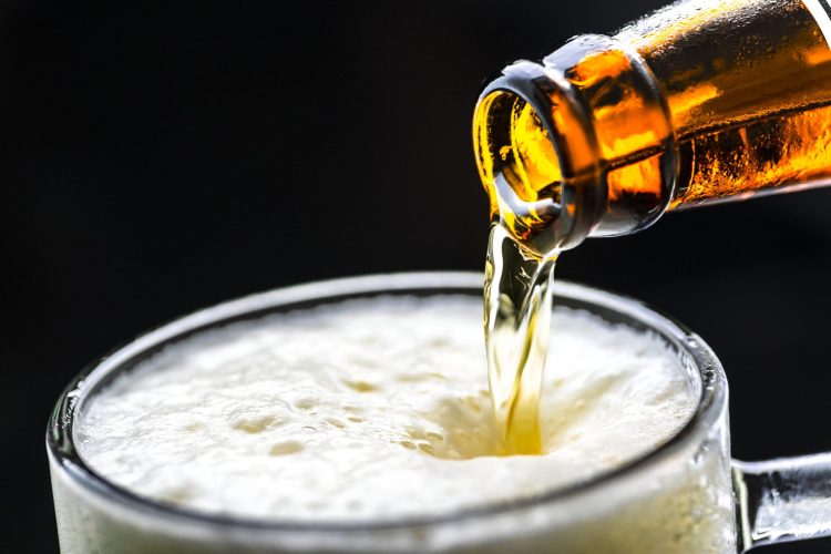 Nem Brahma nem Skol: revelado o lugar para tomar a cerveja mais barata de 2024