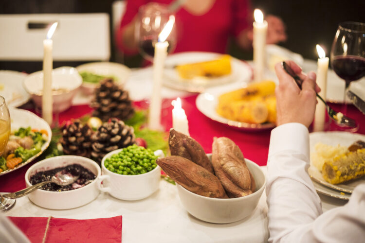 6 dicas valiosas para seguir e economizar no jantar de natal