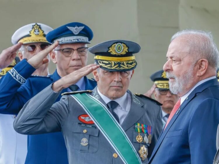 Militares comemoram atitude de Lula que permitirá economia milionária da categoria
