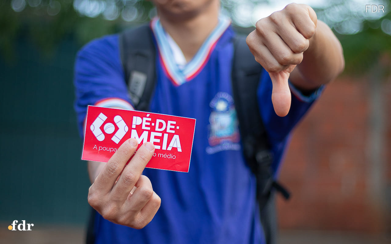 Primeira parcela do Pé-de-Meia do Ensino Médio cai para o estudantes até fevereiro; veja as datas