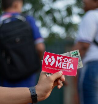 Pé-de-meia vai começar a pagar R$ 1.050 para novo grupo e inscrições começam em 17/01