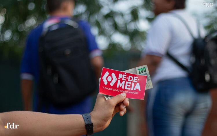 Alerta no Pé-de-Meia: Regra prevê perda do saque de R$ 3.000 para este grupo; entenda