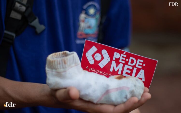 Bolsa do Pé-de-Meia incentiva a busca por cursos de licenciatura em 51%