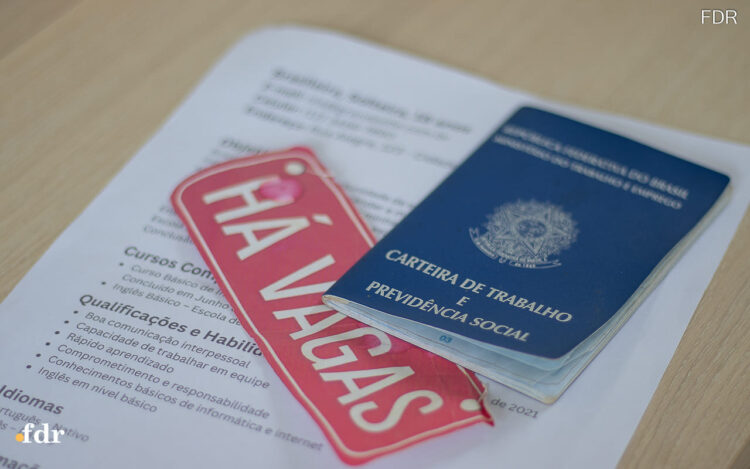 São Paulo oferece 15 mil VAGAS DE EMPREGO nesta semana; confira as oportunidades