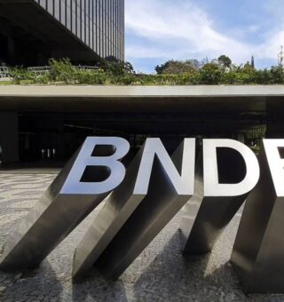 BNDES investe R$ 25,7 bilhões em 464 municípios; veja como isso te afeta