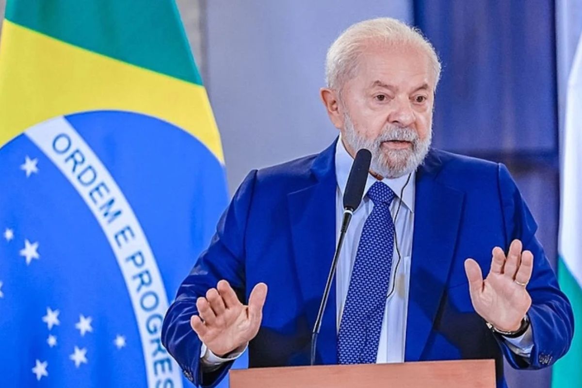 Foto do presidente enquanto fala da NOVA lei sancionada por Lula