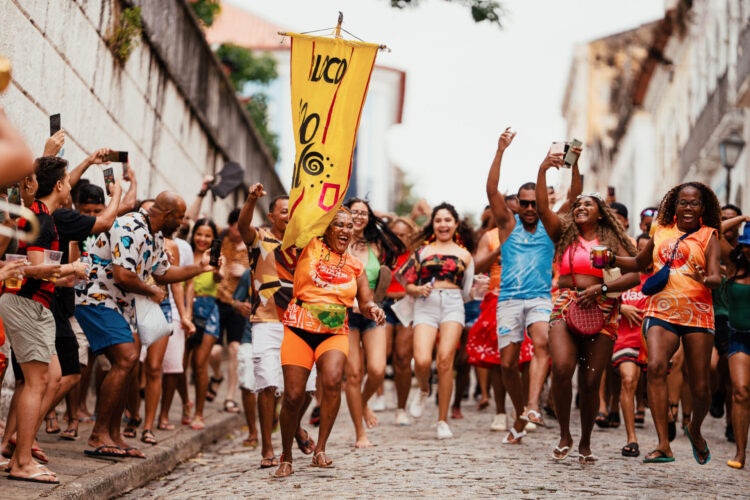 Uber vs Transporte público: Como vale mais a pena ir nos bloquinhos de carnaval?