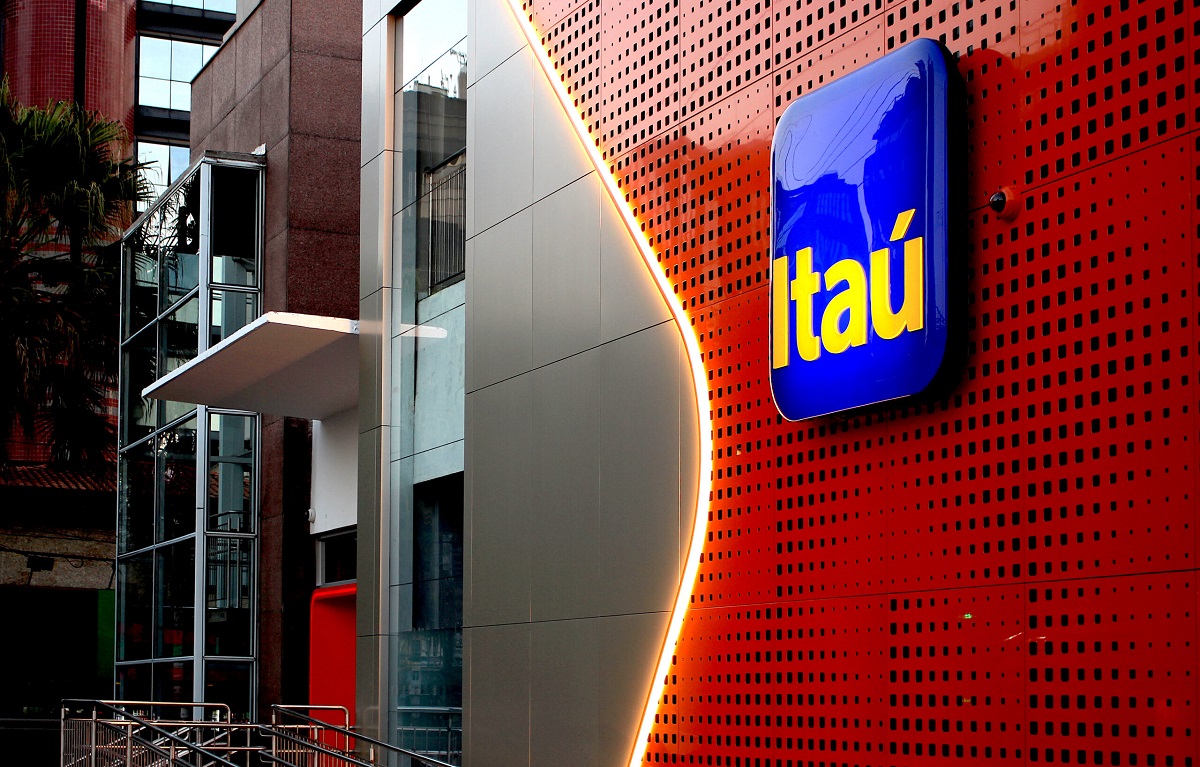Mil pessoas são DEMITIDAS do Itaú por situação inusitada no Home office – Entenda tudo!