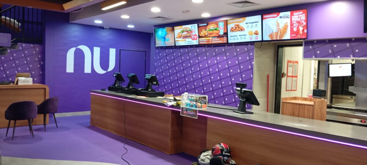 Clientes Nubank são surpreendidos com abertura inusitada da 1ª agência do banco