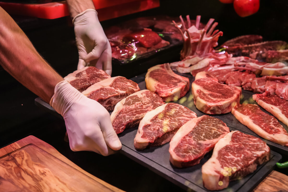 Sextou! Onde encontrar promoção de churrasco, cerveja e doces