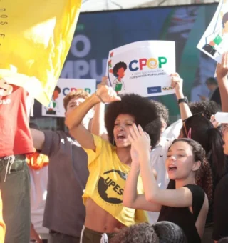 MEC anuncia nova bolsa estudantil de R$ 200 para alunos de 'cursinhos populares'