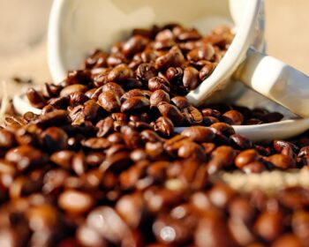 Você pode estar tomando café falso e nem sabe; veja como identificar no mercado