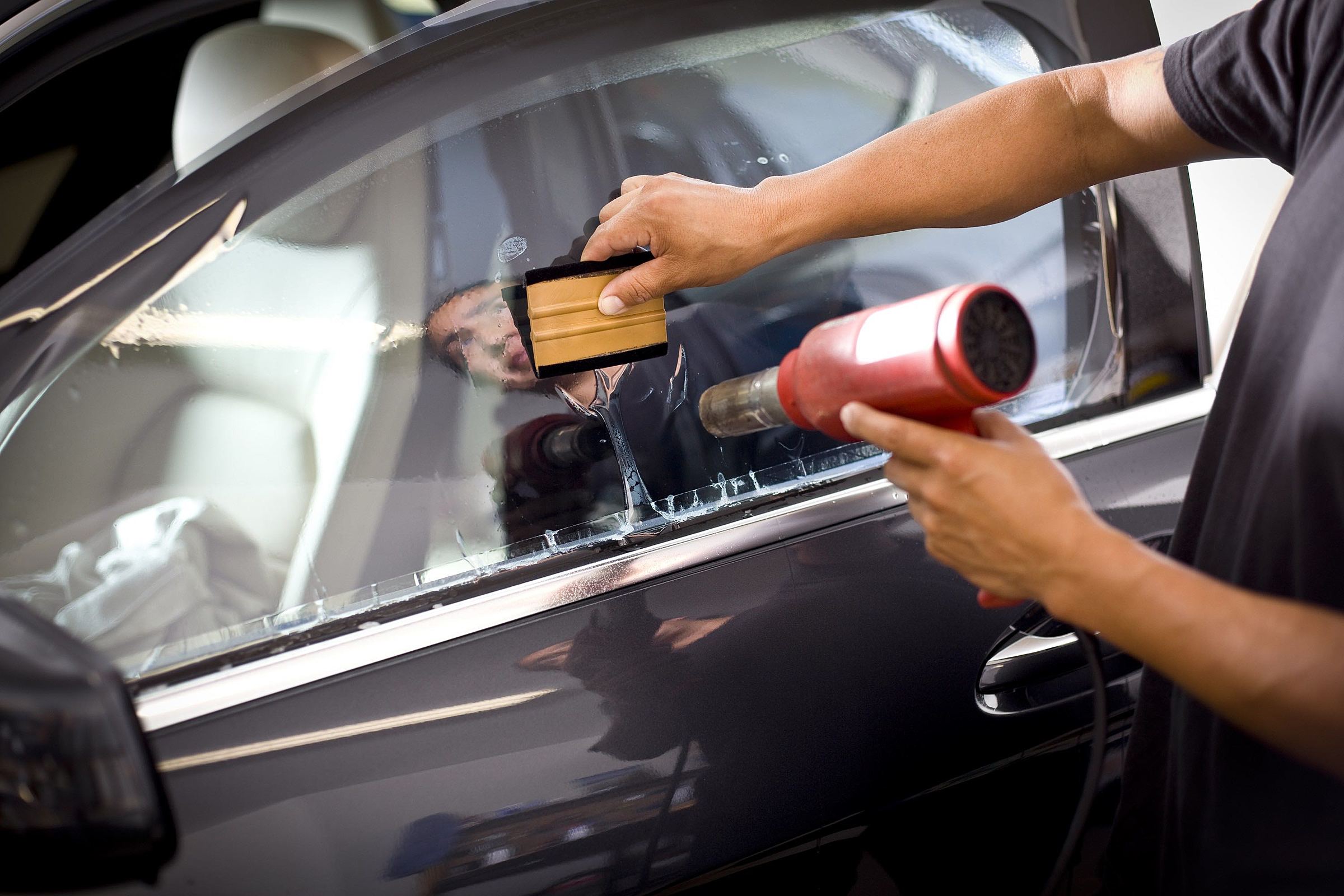 Comunicado urgente para motoristas! Novas regras para películas de carros começam a valer