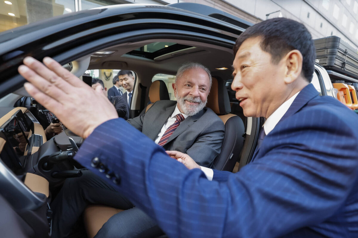 China investe R$ 27 bilhões no Brasil para produzir combustível sustentável para aviões e carros