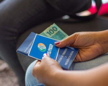 Trabalhou de 9 a 12 meses em 2024? Você pode receber R$ 1.621 da CAIXA ou BB