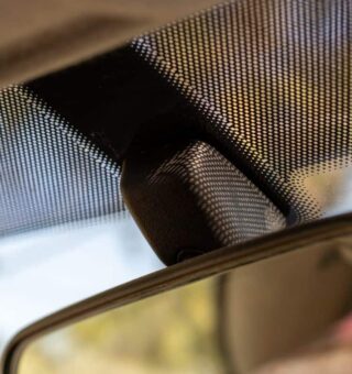 Para que servem os pontinhos pretos no para-brisa do carro?