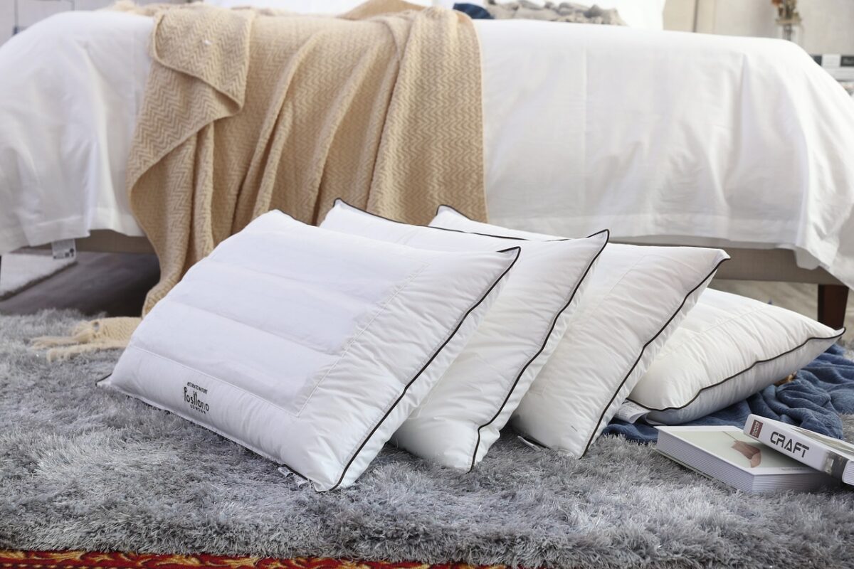 Você dorme com ácaros? Aprenda a higienizar seu travesseiro corretamente