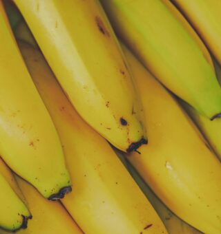 Casca de banana pra limpar a casa? Você vai se surpreender com essa dica!