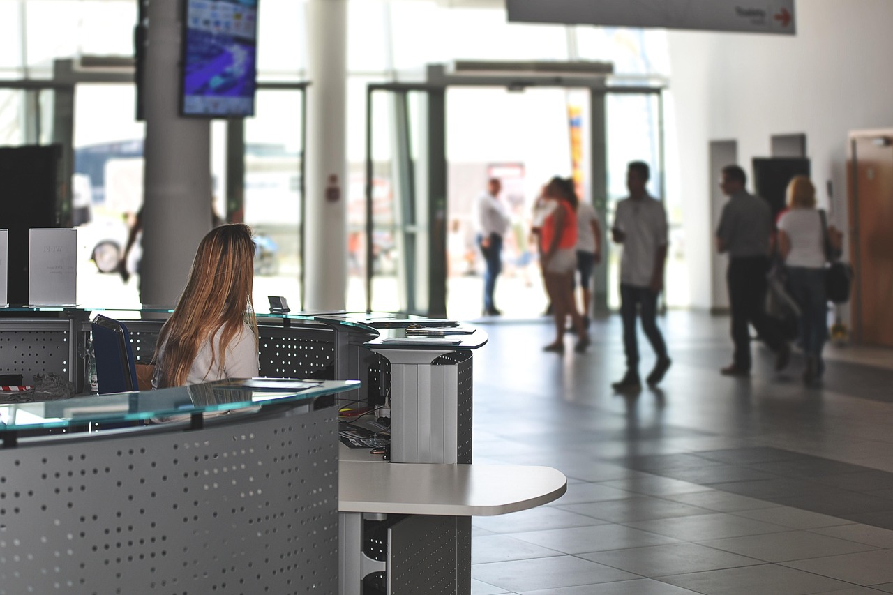 Hospedagem injusta? Entenda por que o check-in é tardio e o check-out tão cedo