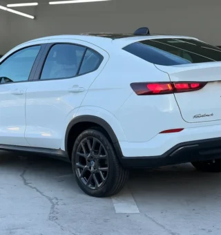 Fiat Fastback 2026: Teto panorâmico e outras novidades que você precisa conhecer!