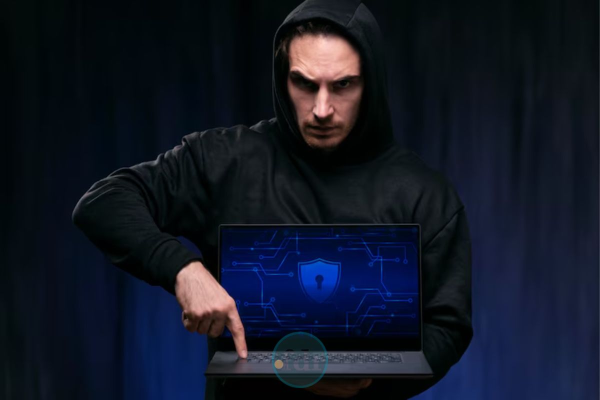 O hacker em frente ao seu notebook aplicando um dos GOLPES mais comuns com CPF