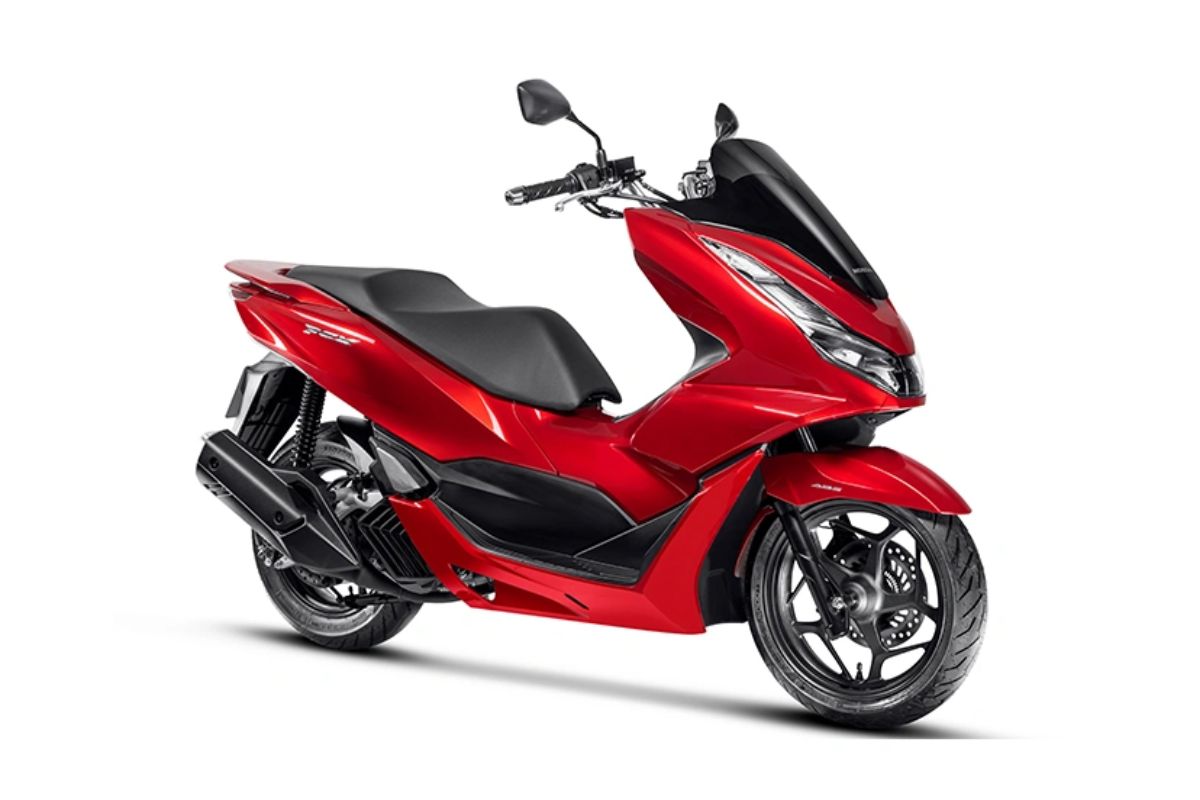 Imagem de divulgação de uma das Honda motos PCX 2025 na cor vermelha