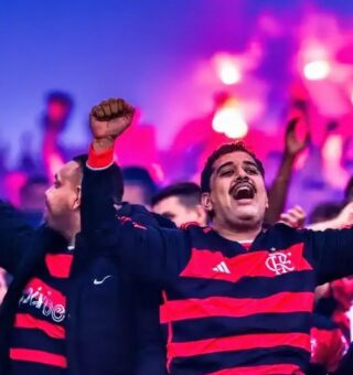 Torcedores do Flamengo vendo o jogo de Flamengo e Bayern